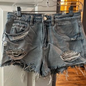 Light washed denim ripped jean shorts